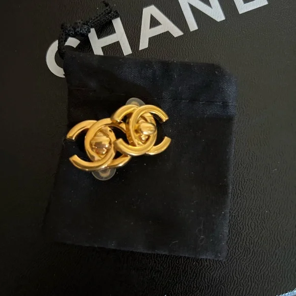 CHANEL Vintage 97P CC Turnlock Earrings 24K Gold Plated PRISTINE - Picture 4 of 7